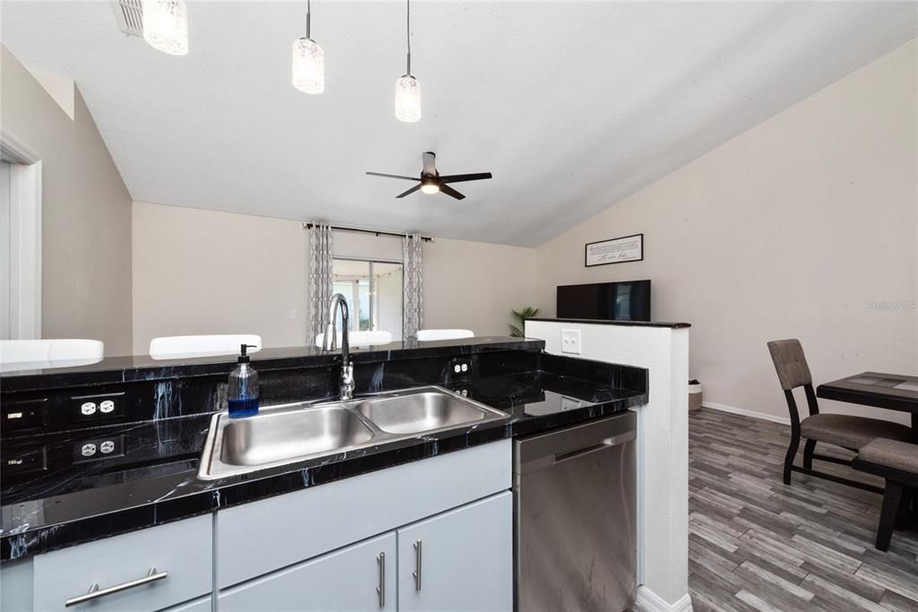 For Sale: $298,900 (3 beds, 2 baths, 1148 Square Feet)