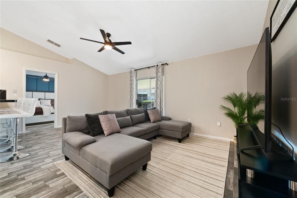 For Sale: $298,900 (3 beds, 2 baths, 1148 Square Feet)