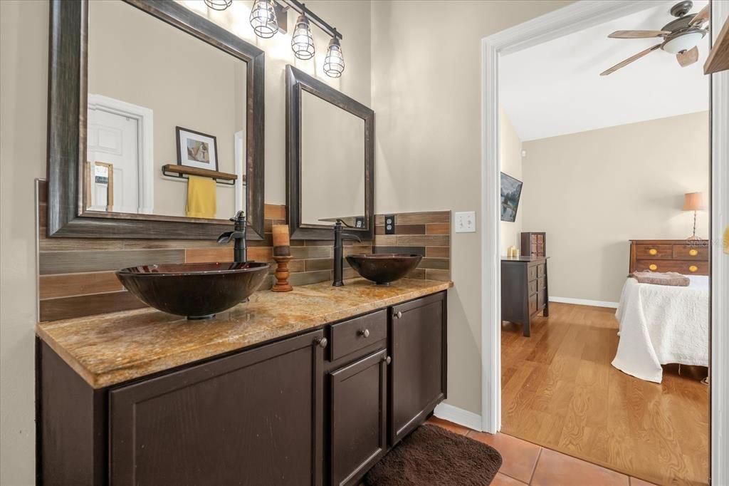 Activo con contrato: $345,000 (3 camas, 2 baños, 1409 Pies cuadrados)