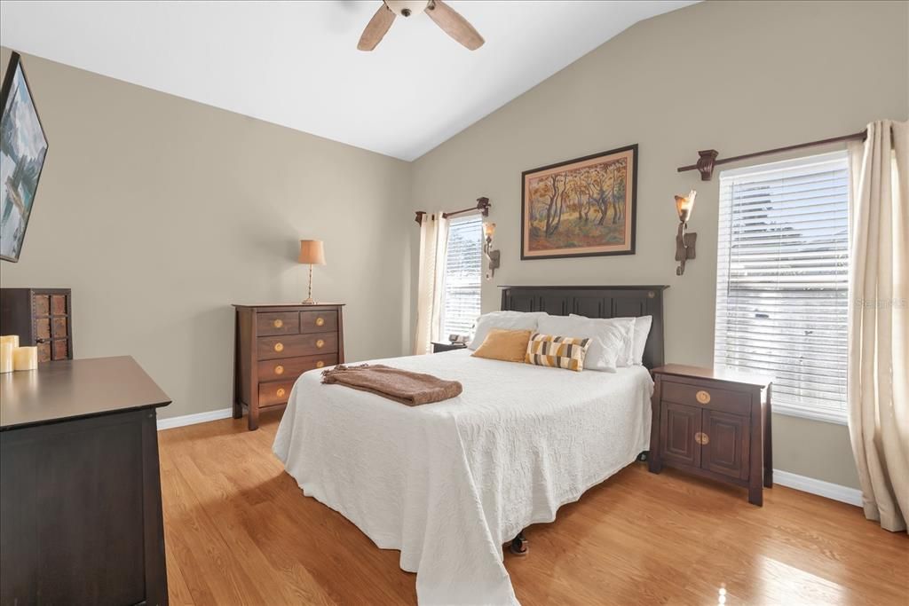 Activo con contrato: $345,000 (3 camas, 2 baños, 1409 Pies cuadrados)