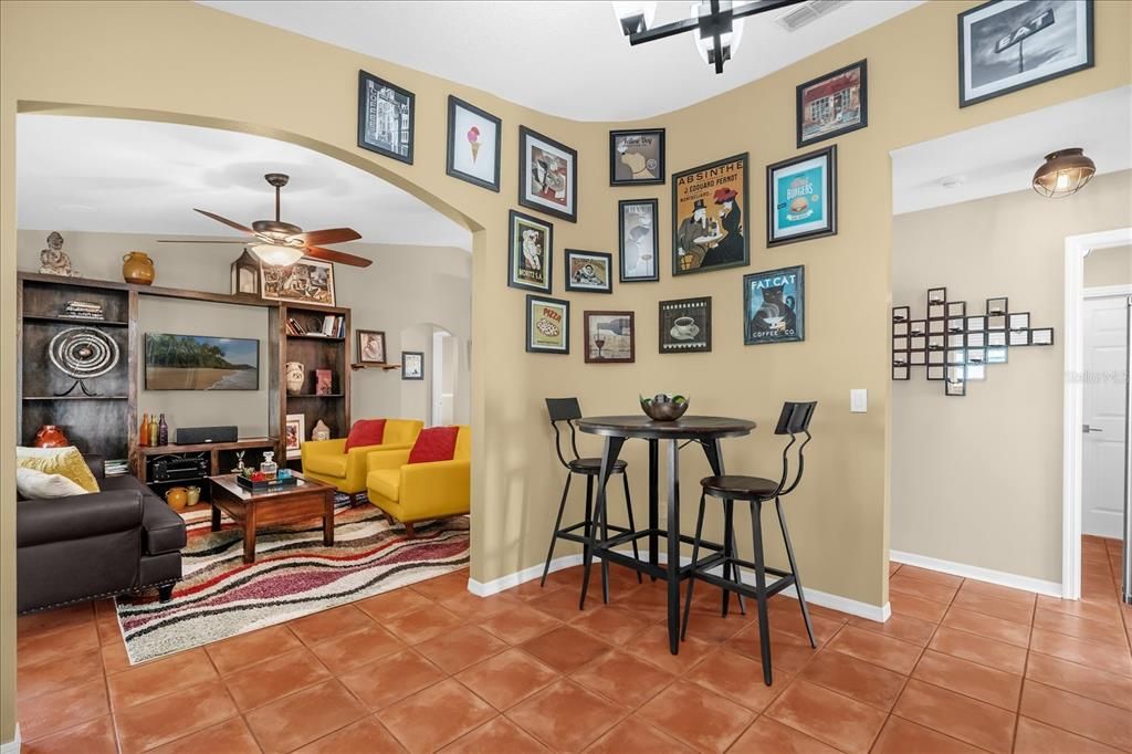 Activo con contrato: $345,000 (3 camas, 2 baños, 1409 Pies cuadrados)