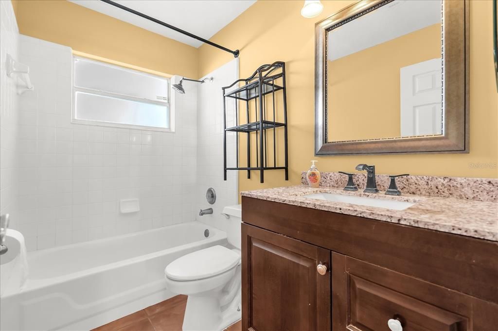 Activo con contrato: $345,000 (3 camas, 2 baños, 1409 Pies cuadrados)