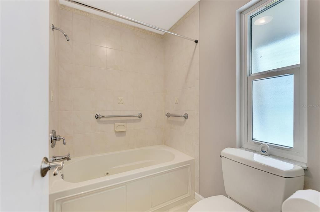 Activo con contrato: $389,900 (2 camas, 2 baños, 1229 Pies cuadrados)