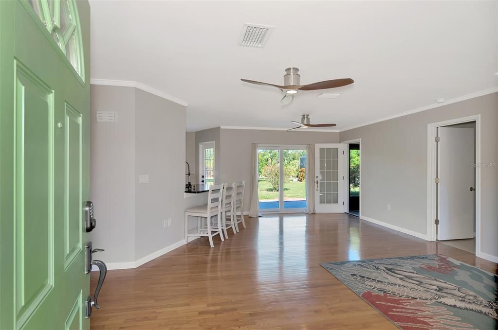 Activo con contrato: $389,900 (2 camas, 2 baños, 1229 Pies cuadrados)