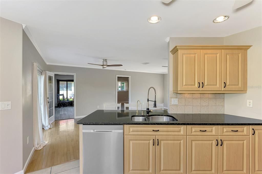 Activo con contrato: $389,900 (2 camas, 2 baños, 1229 Pies cuadrados)