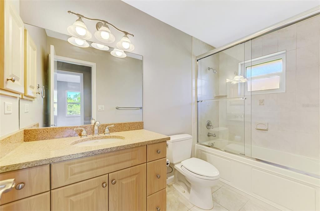 Activo con contrato: $389,900 (2 camas, 2 baños, 1229 Pies cuadrados)