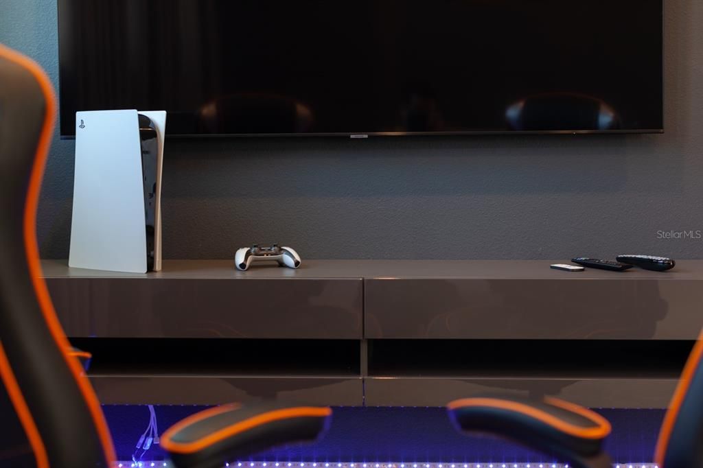 For Sale: $749,000 (6 beds, 6 baths, 3317 Square Feet)