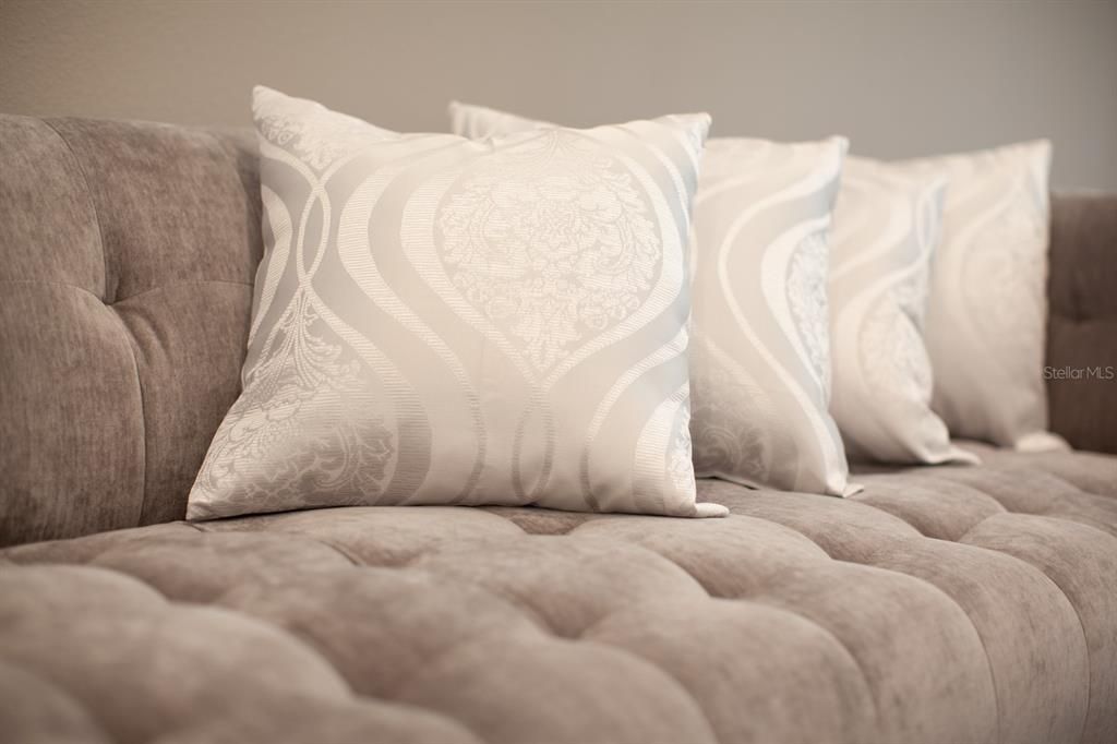 For Sale: $749,000 (6 beds, 6 baths, 3317 Square Feet)