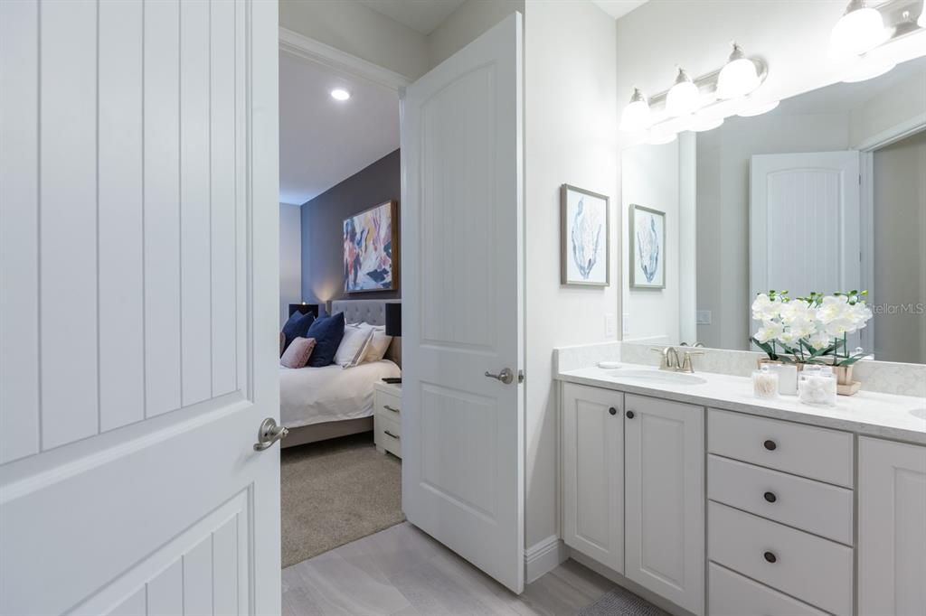 For Sale: $749,000 (6 beds, 6 baths, 3317 Square Feet)