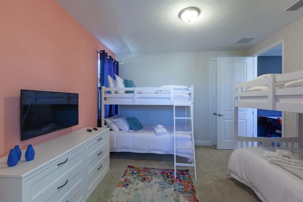 For Sale: $749,000 (6 beds, 6 baths, 3317 Square Feet)