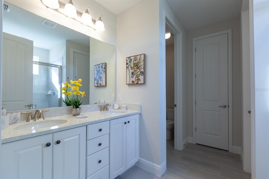 For Sale: $749,000 (6 beds, 6 baths, 3317 Square Feet)