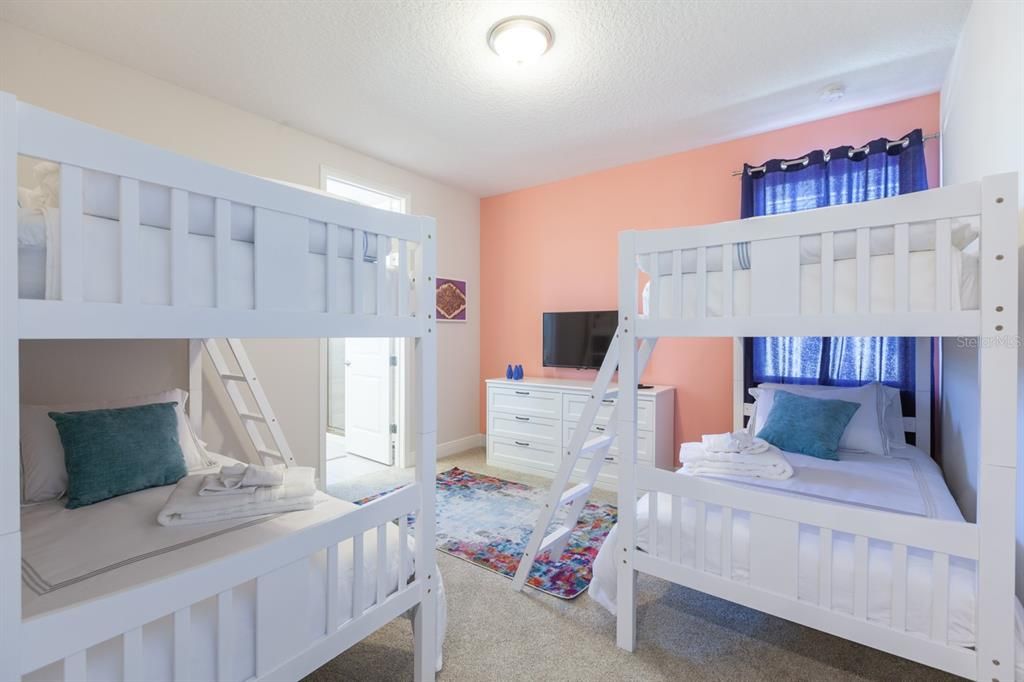 For Sale: $749,000 (6 beds, 6 baths, 3317 Square Feet)