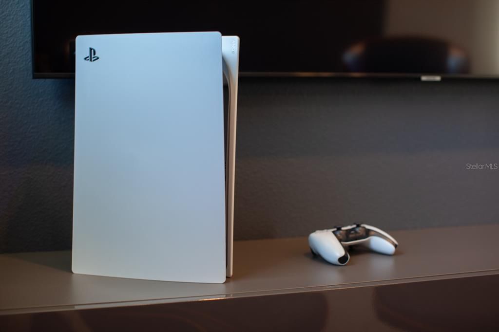 For Sale: $749,000 (6 beds, 6 baths, 3317 Square Feet)