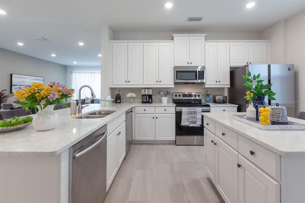 For Sale: $749,000 (6 beds, 6 baths, 3317 Square Feet)