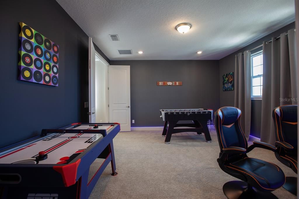 For Sale: $749,000 (6 beds, 6 baths, 3317 Square Feet)