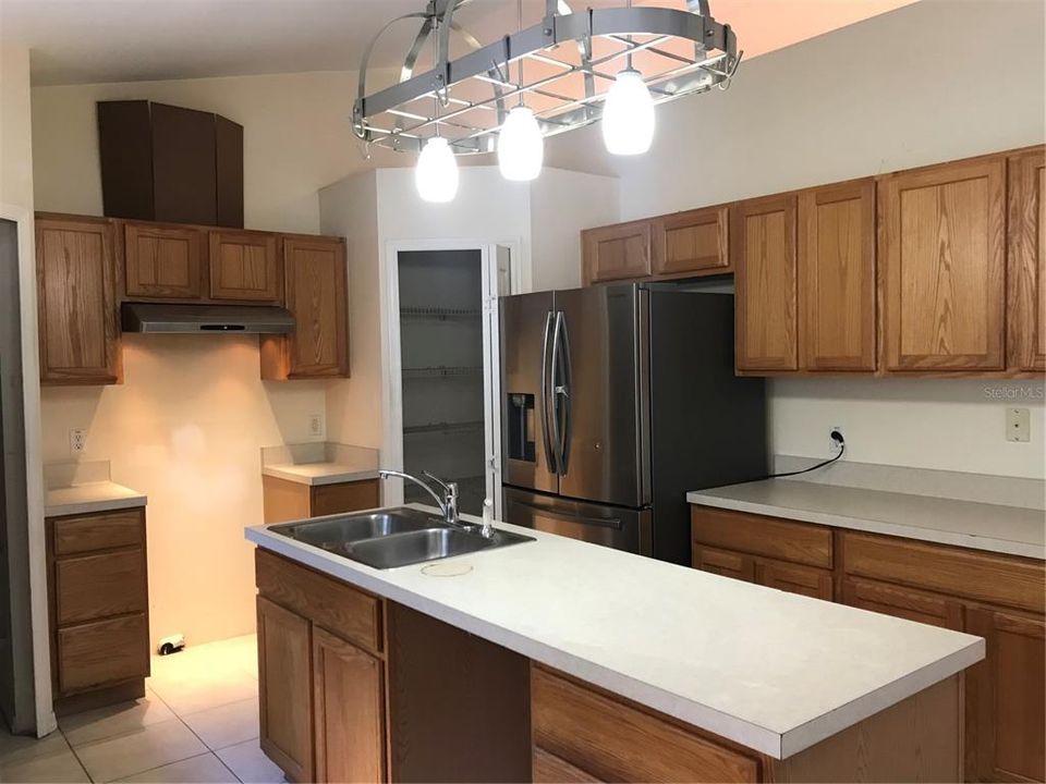 待售: $269,900 (4 贝兹, 2 浴室, 2168 平方英尺)