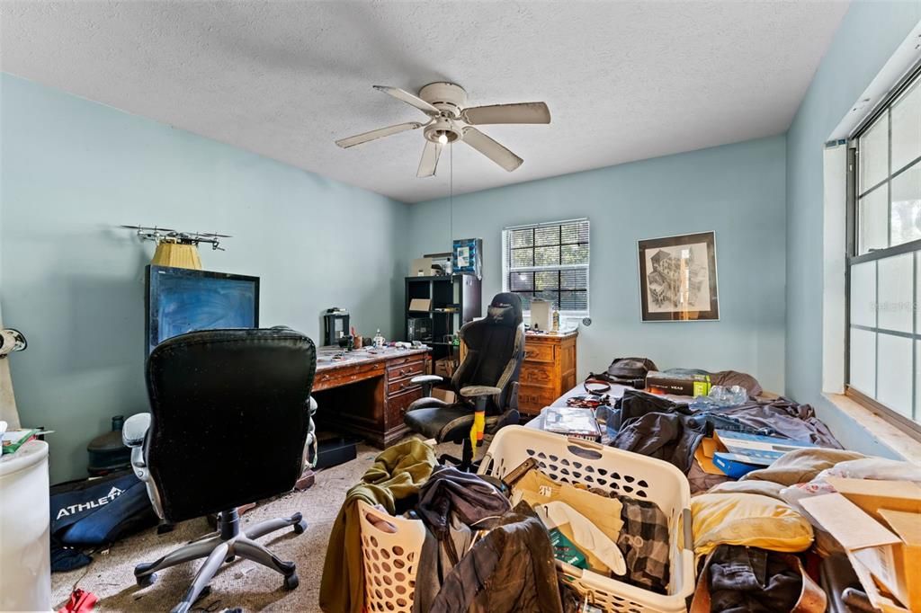 Activo con contrato: $425,000 (6 camas, 4 baños, 4872 Pies cuadrados)