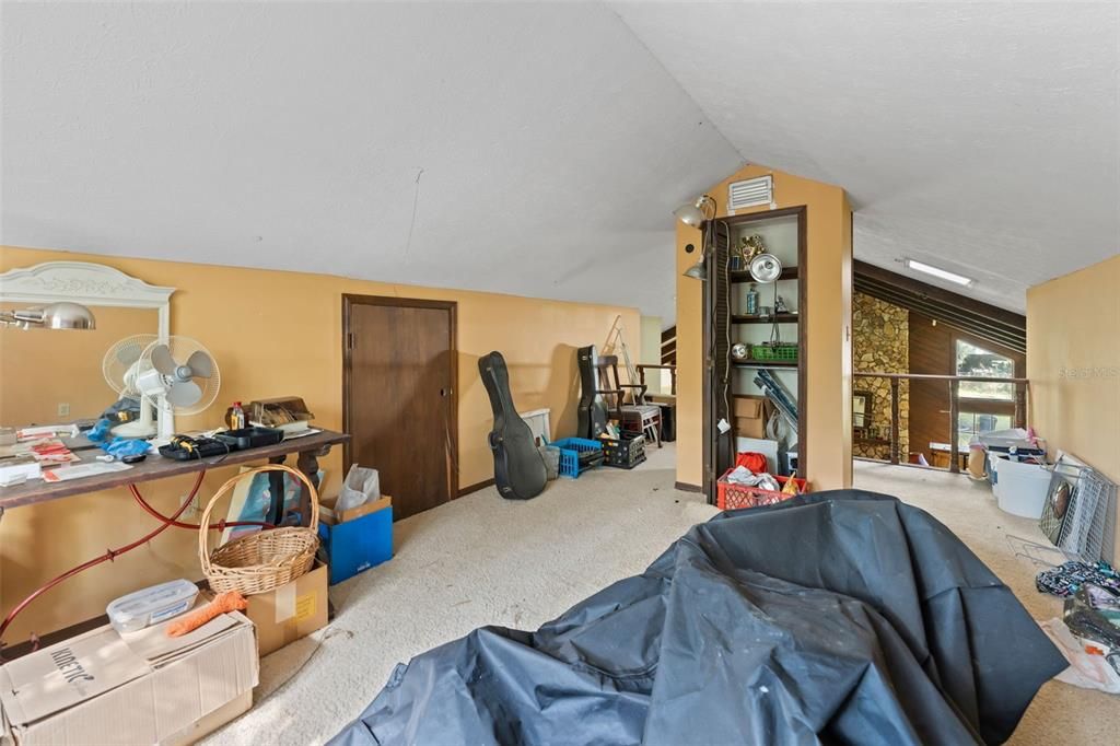 Activo con contrato: $425,000 (6 camas, 4 baños, 4872 Pies cuadrados)