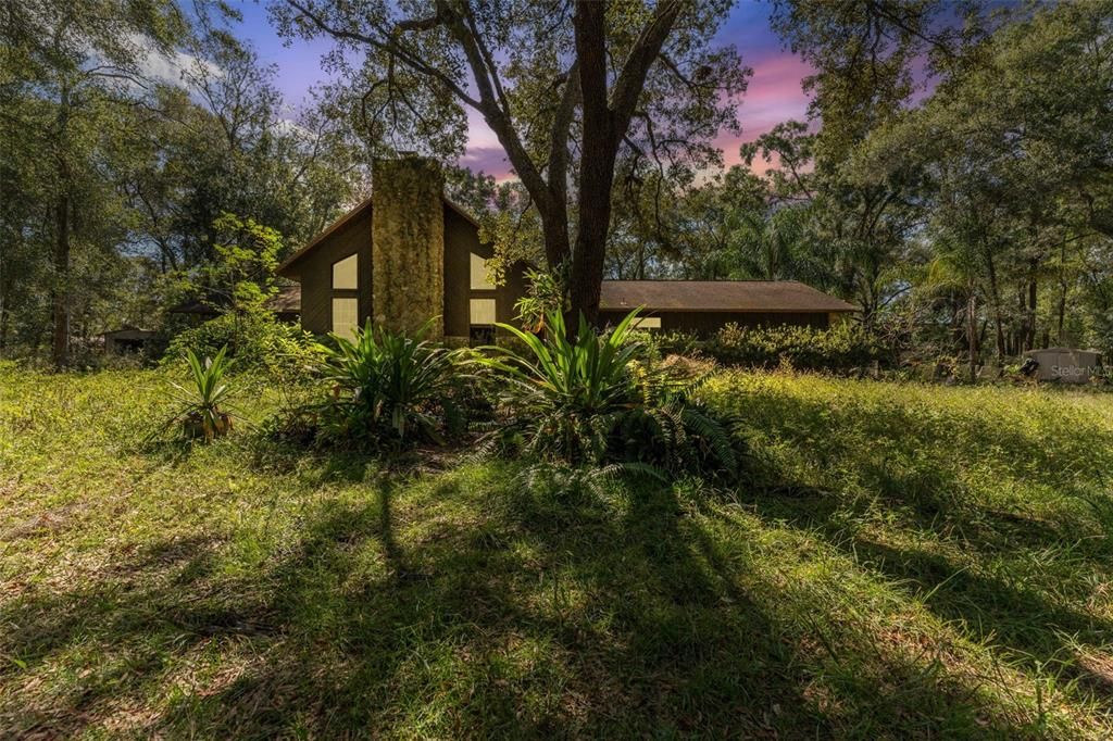 Activo con contrato: $425,000 (6 camas, 4 baños, 4872 Pies cuadrados)