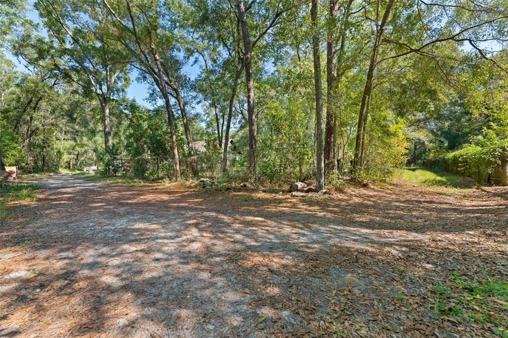 Activo con contrato: $425,000 (6 camas, 4 baños, 4872 Pies cuadrados)