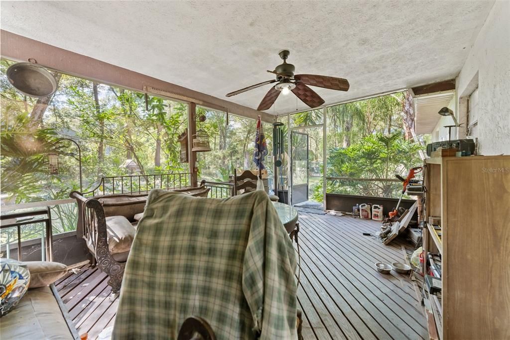 Activo con contrato: $425,000 (6 camas, 4 baños, 4872 Pies cuadrados)