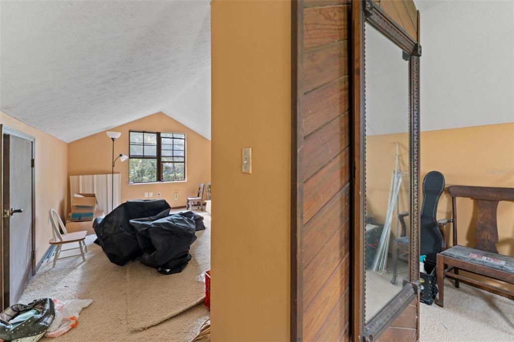 Activo con contrato: $425,000 (6 camas, 4 baños, 4872 Pies cuadrados)