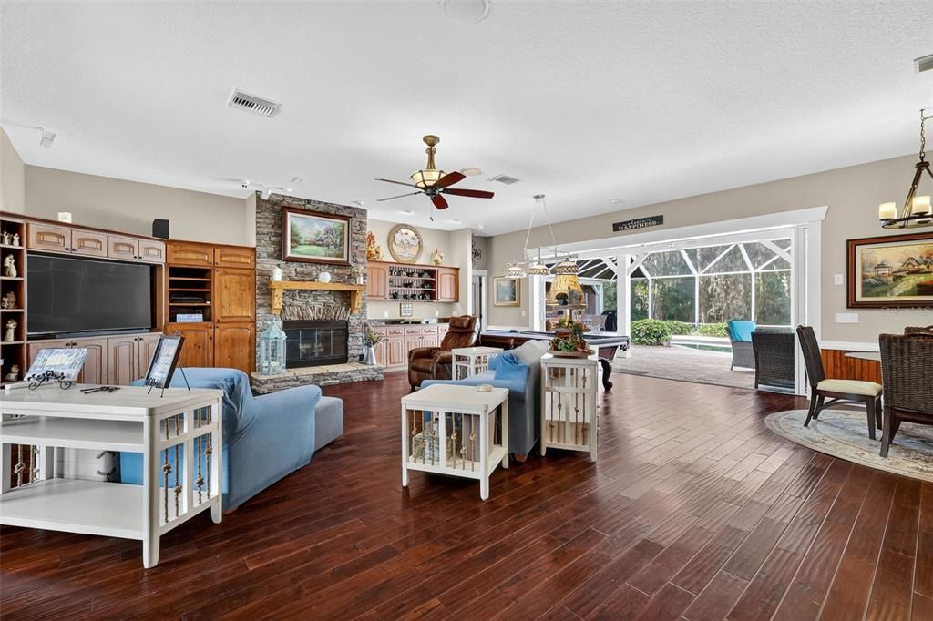 Под контрактом: $1,599,000 (3 спален, 4 ванн, 2496 Квадратных фут)