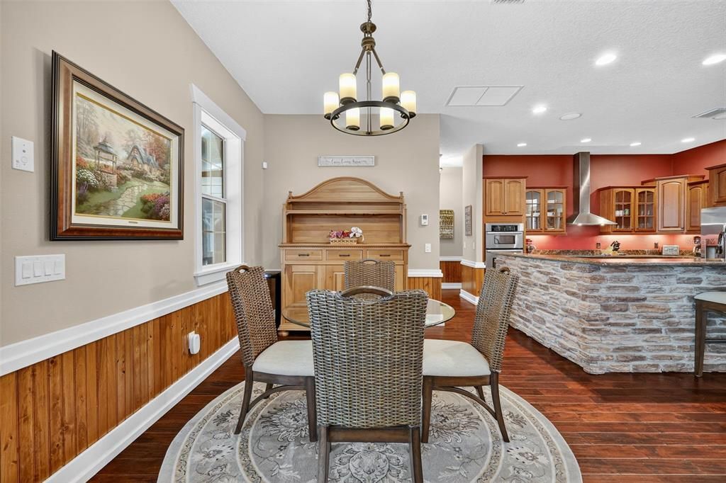 Под контрактом: $1,599,000 (3 спален, 4 ванн, 2496 Квадратных фут)