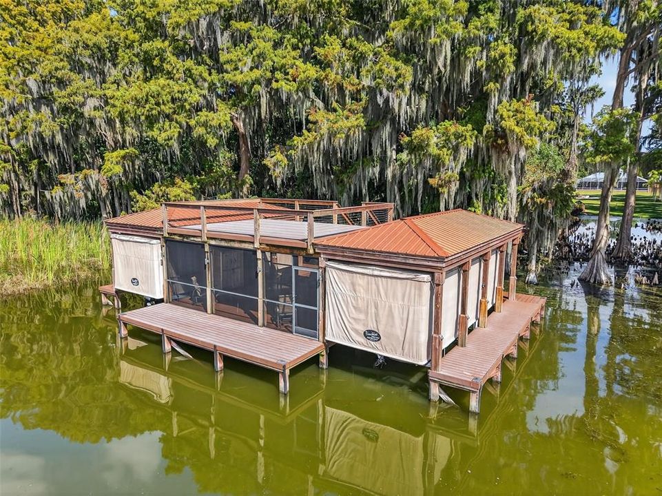 Под контрактом: $1,599,000 (3 спален, 4 ванн, 2496 Квадратных фут)