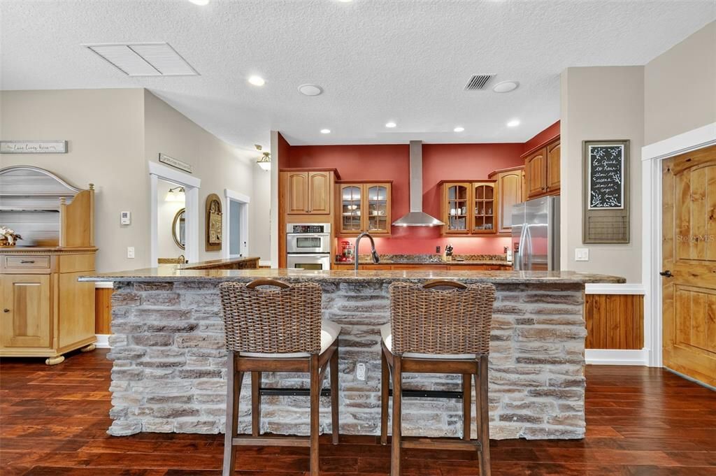 Под контрактом: $1,599,000 (3 спален, 4 ванн, 2496 Квадратных фут)