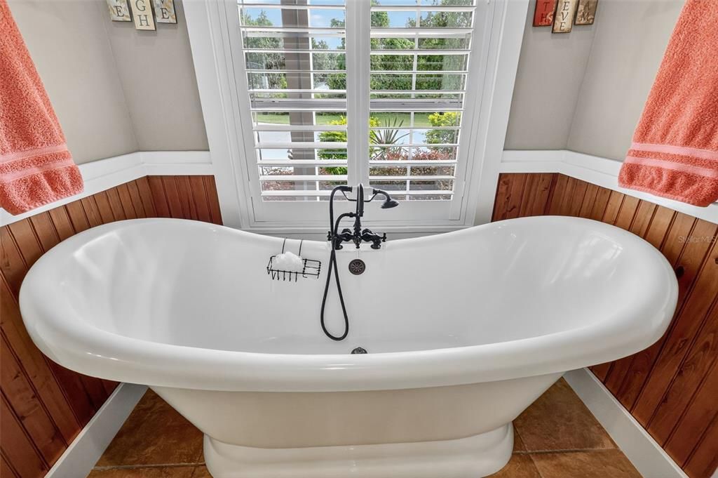 Под контрактом: $1,599,000 (3 спален, 4 ванн, 2496 Квадратных фут)