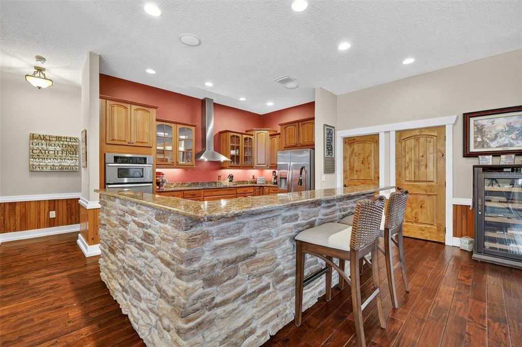 Под контрактом: $1,599,000 (3 спален, 4 ванн, 2496 Квадратных фут)