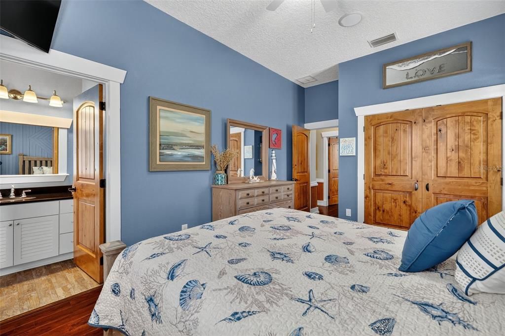 Под контрактом: $1,599,000 (3 спален, 4 ванн, 2496 Квадратных фут)