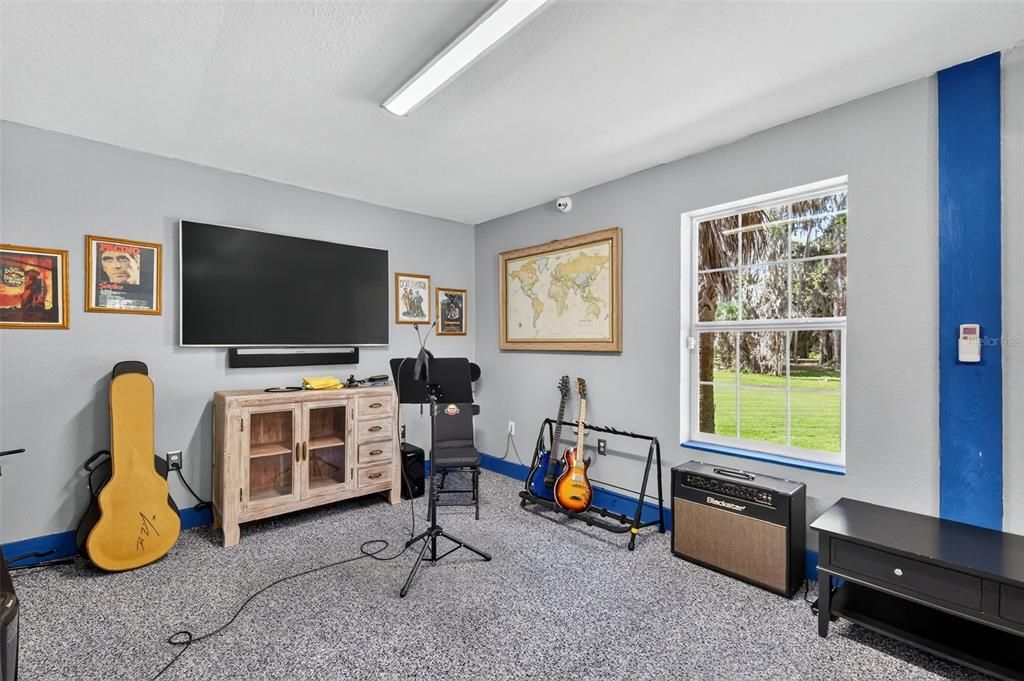 Под контрактом: $1,599,000 (3 спален, 4 ванн, 2496 Квадратных фут)