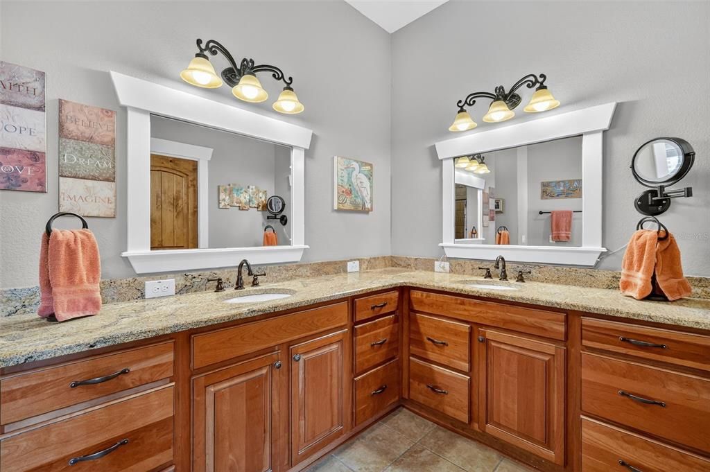 Под контрактом: $1,599,000 (3 спален, 4 ванн, 2496 Квадратных фут)