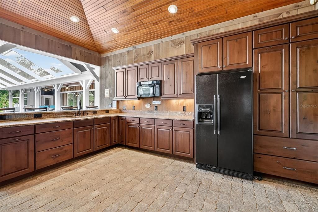 Под контрактом: $1,599,000 (3 спален, 4 ванн, 2496 Квадратных фут)