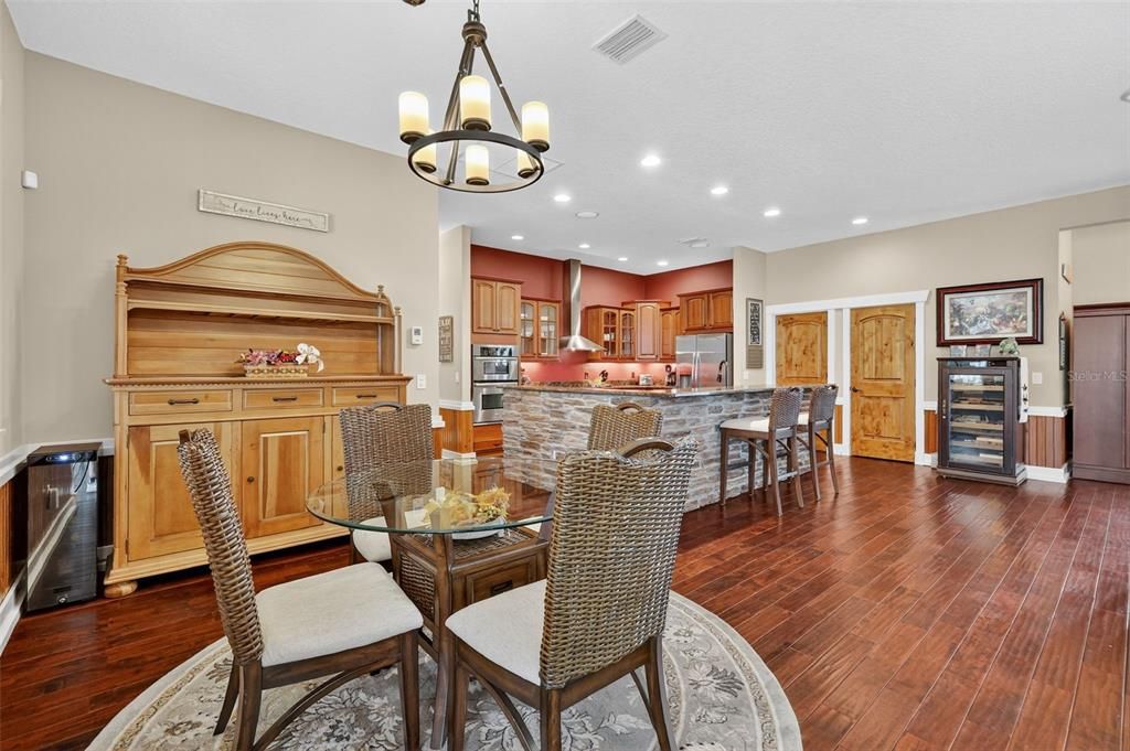 Под контрактом: $1,599,000 (3 спален, 4 ванн, 2496 Квадратных фут)