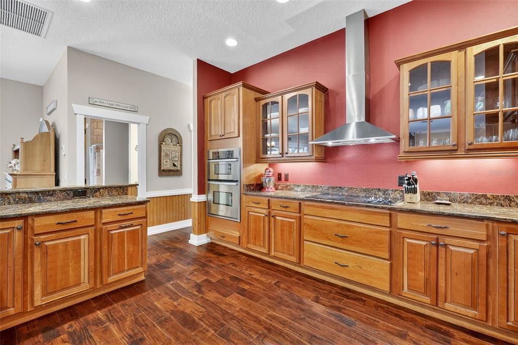 Под контрактом: $1,599,000 (3 спален, 4 ванн, 2496 Квадратных фут)