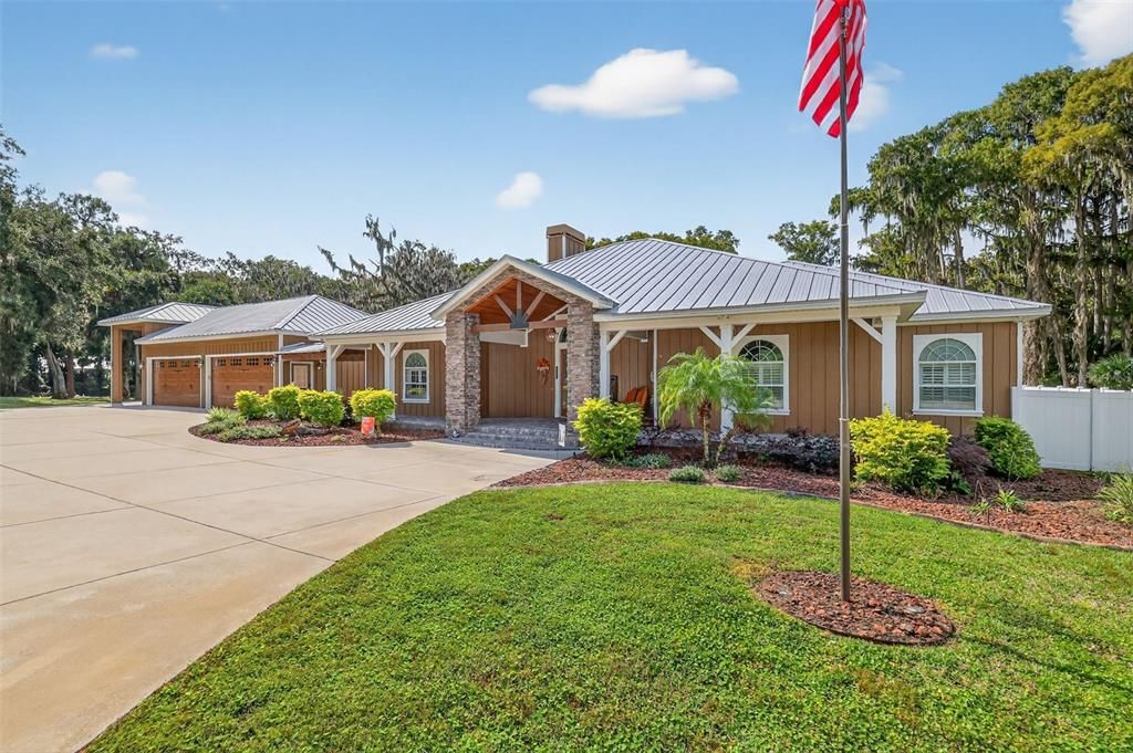 Под контрактом: $1,599,000 (3 спален, 4 ванн, 2496 Квадратных фут)