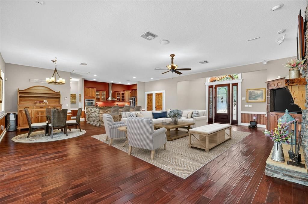 Под контрактом: $1,599,000 (3 спален, 4 ванн, 2496 Квадратных фут)