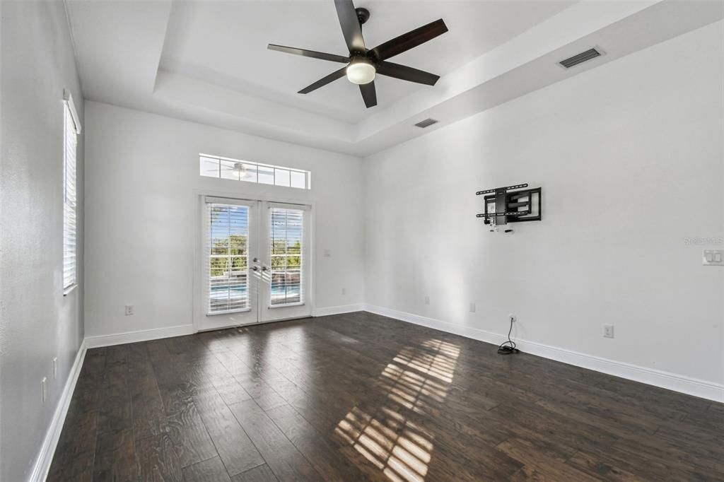 For Sale: $629,999 (3 beds, 2 baths, 2089 Square Feet)