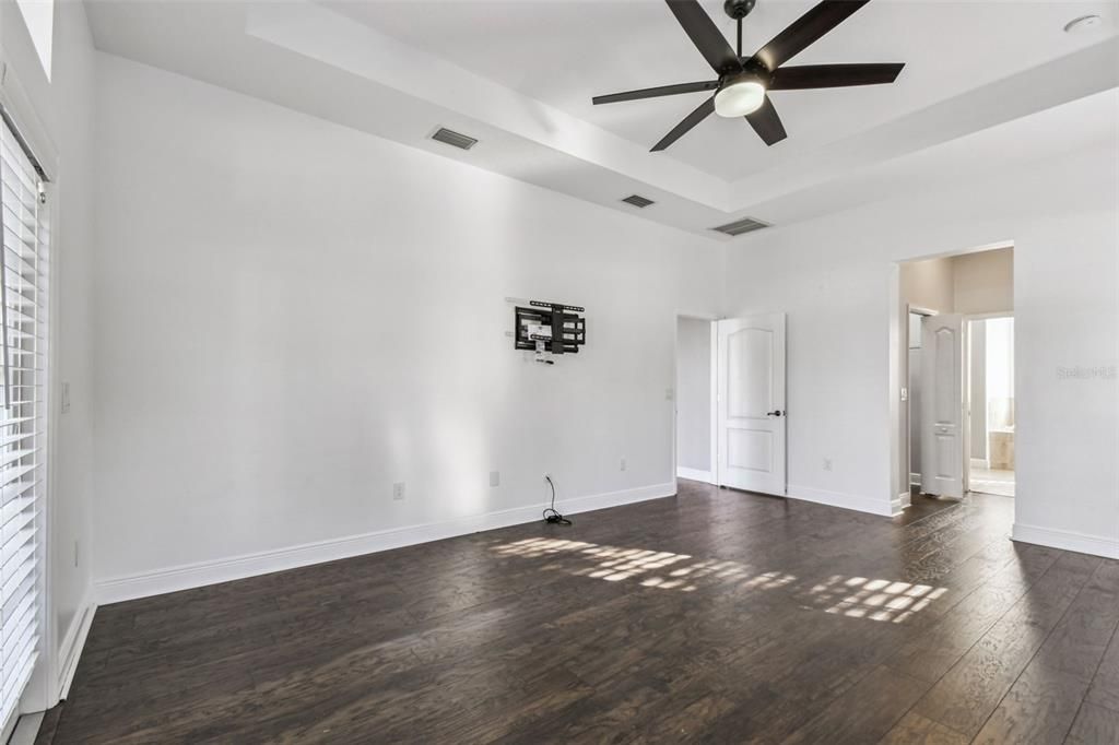 For Sale: $629,999 (3 beds, 2 baths, 2089 Square Feet)