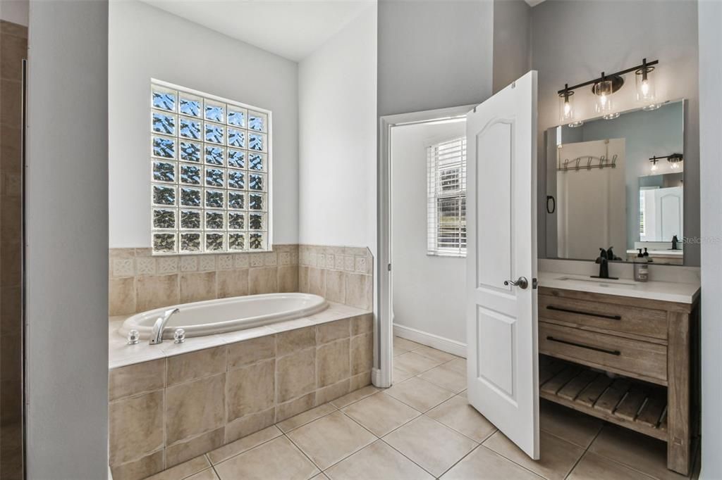 For Sale: $629,999 (3 beds, 2 baths, 2089 Square Feet)