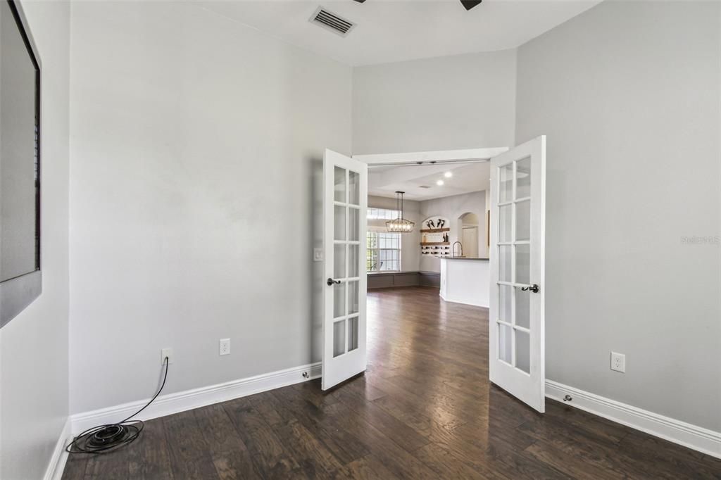 For Sale: $629,999 (3 beds, 2 baths, 2089 Square Feet)