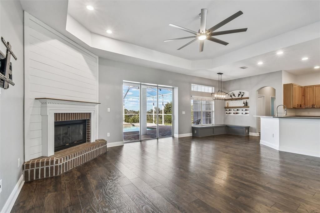 For Sale: $629,999 (3 beds, 2 baths, 2089 Square Feet)