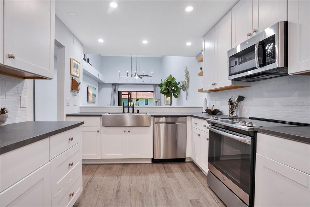 Active With Contract: $530,000 (3 beds, 2 baths, 1750 Square Feet)