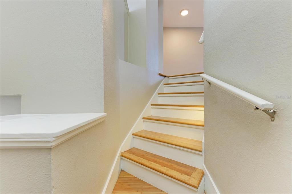 出租: $3,100 (3 贝兹, 2 浴室, 1714 平方英尺)