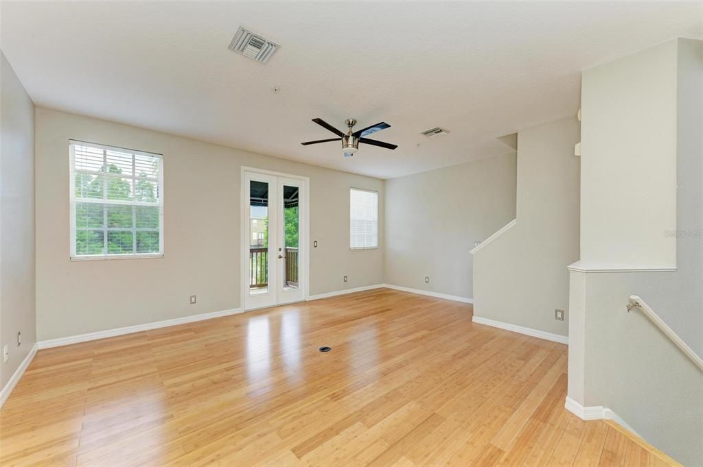 出租: $3,100 (3 贝兹, 2 浴室, 1714 平方英尺)