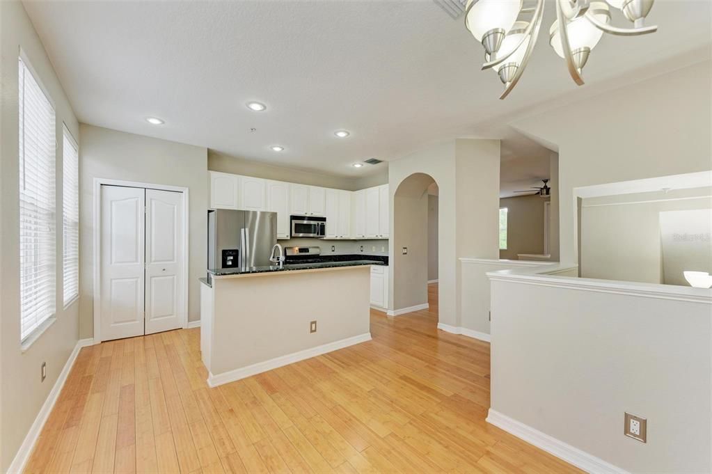 出租: $3,100 (3 贝兹, 2 浴室, 1714 平方英尺)