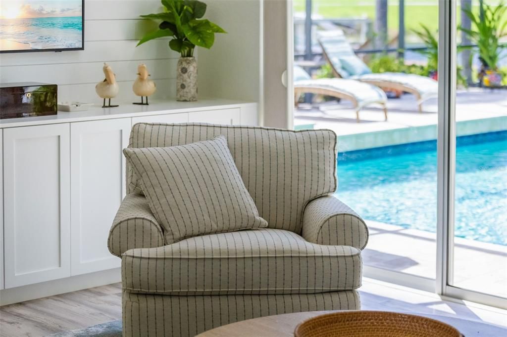 Под контрактом: $997,500 (4 спален, 3 ванн, 2660 Квадратных фут)